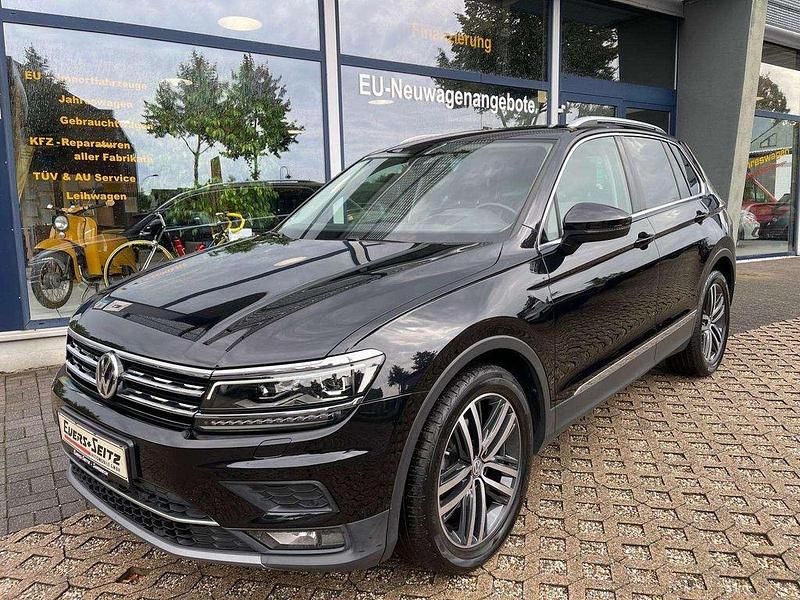 Schwarz Gebraucht 2020 VW Tiguan Highline SUV | 29.490 € (Fairer Preis) - Bild 1/4