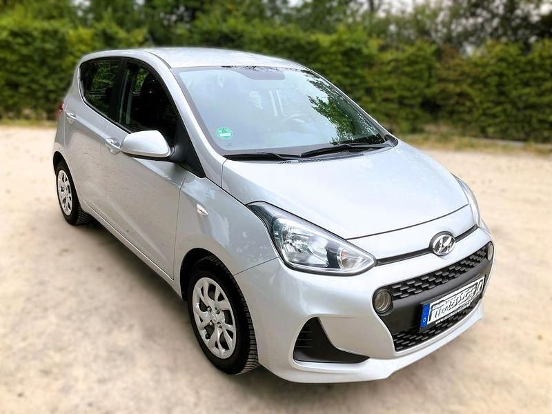 Silber Gebraucht 2017 Hyundai i10 Kleinwagen | 7.495 € (Guter Preis) - Bild 1/4