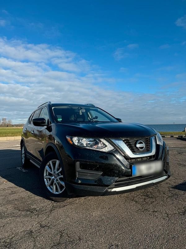 Schwarz Gebraucht 2016 Nissan X-Trail SUV | 12.700 € - Bild 1/4