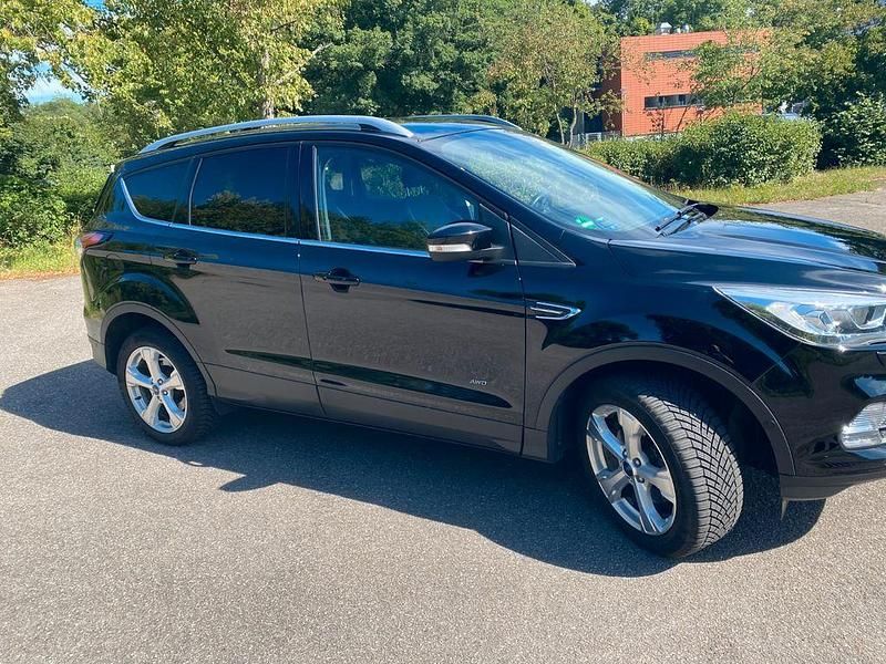 Gebraucht Ford Kuga Titanium 179 PS (131 kW) 2018 Schwarz SUV