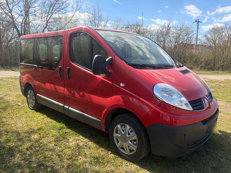 Gebraucht Renault Trafic 90 PS (66 kW) 2010 Rot Van / Kleinbus