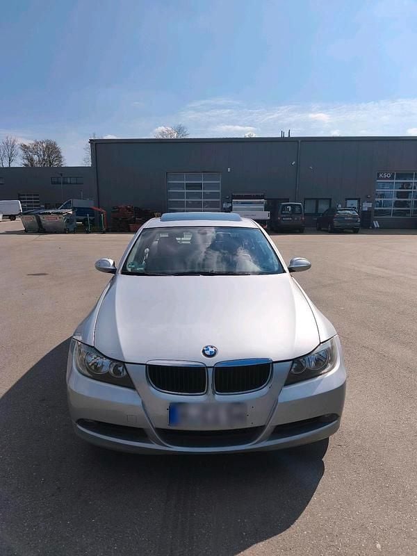 Gebraucht BMW 318 129 PS (94 kW) 2006 Silber Limousine