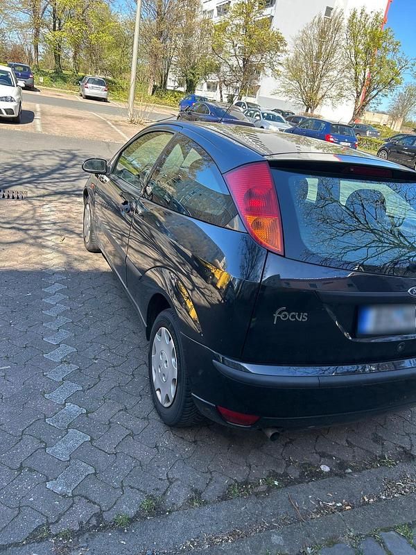 Second-hand Ford Focus 101 CP (74 kW) 2004 Negru Hatchback