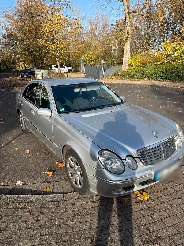 Schwarz Gebraucht 2002 Mercedes E240 Limousine | 2.990 € (Guter Preis) - Bild 1/4