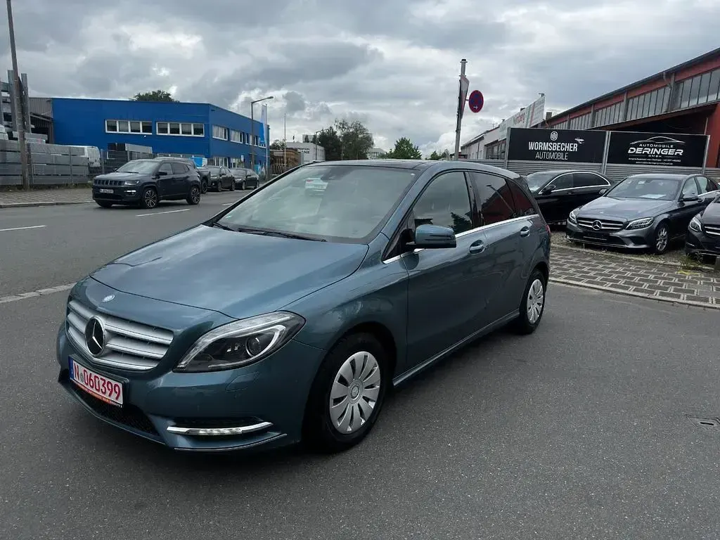 Gebraucht Mercedes B180 122 PS (89 kW) 2013 Blau Van / Kleinbus