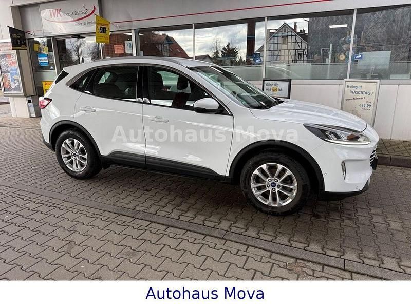 Gebraucht Ford Kuga Titanium 120 PS (88 kW) 2021 Weiß SUV