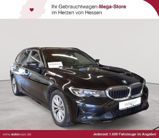 Saphirschwarz metallic Gebraucht 2020 BMW 318 Sport Line Kombi | 18.589 € (Superpreis) - Bild 1/4
