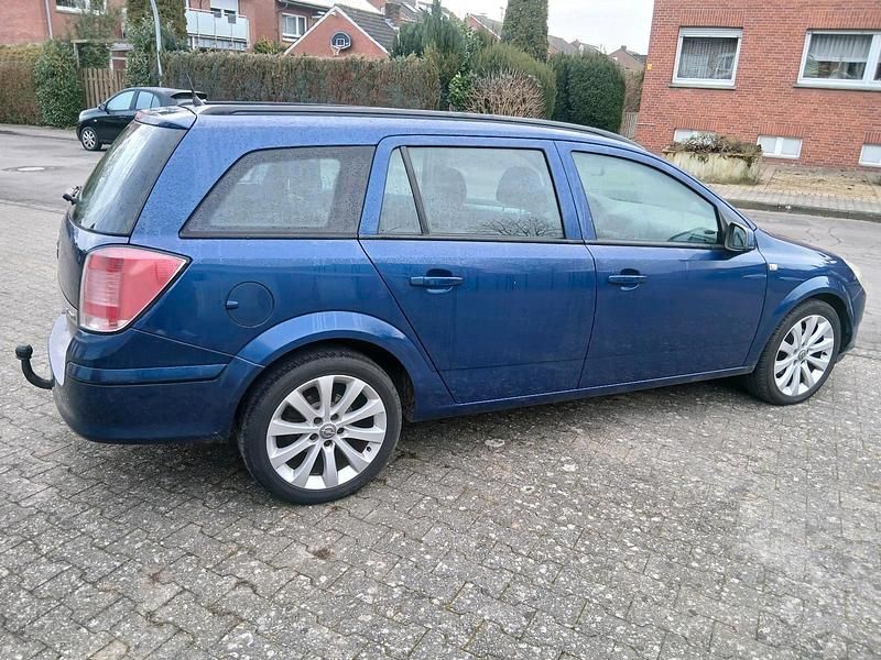 Gebraucht Opel Astra 101 PS (74 kW) 2005 Blau Kombi