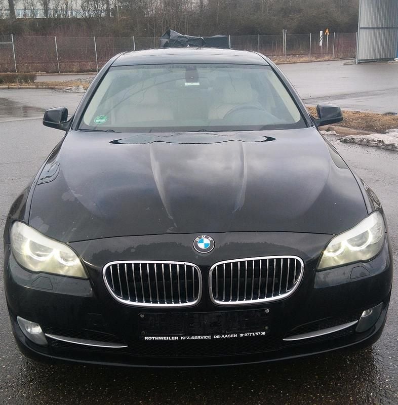 Gebraucht BMW 523 Comfort Edition 204 PS (150 kW) 2010 Schwarz Limousine