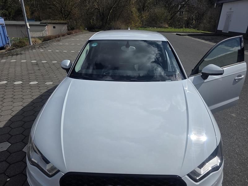 Gebraucht Audi A3 105 PS (77 kW) 2013 Weiß Limousine