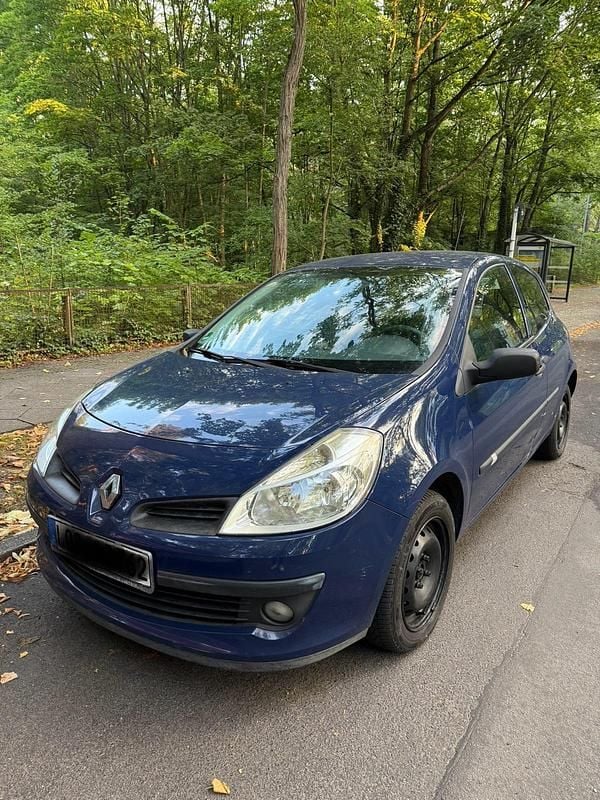Blau Gebraucht 2006 Renault Clio II Kleinwagen | 800 € (Guter Preis) - Bild 1/4