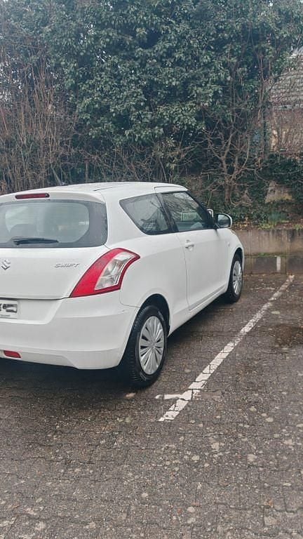 Gebraucht Suzuki Swift Club 94 PS (69 kW) 2015 Weiß Kleinwagen
