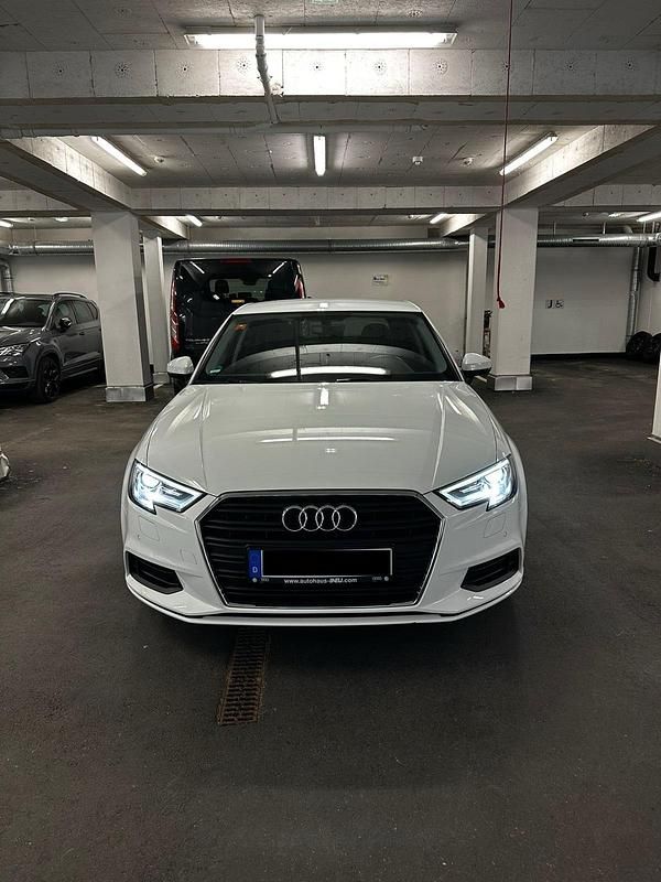 Weiß Gebraucht 2019 Audi A3 Limousine | 19.000 € - Bild 1/4