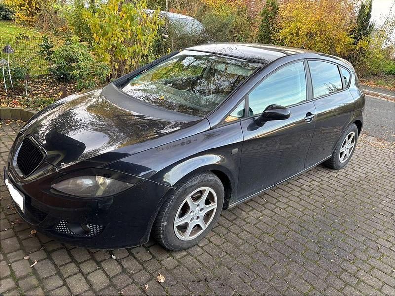 Schwarz Gebraucht 2009 Seat Leon Stylance Limousine | 2.900 € (Fairer Preis) - Bild 1/4
