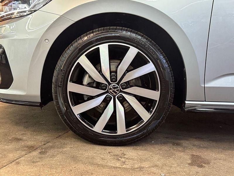 Gebraucht VW Touran Highline 150 PS (110 kW) 2025 Silber Van / Kleinbus