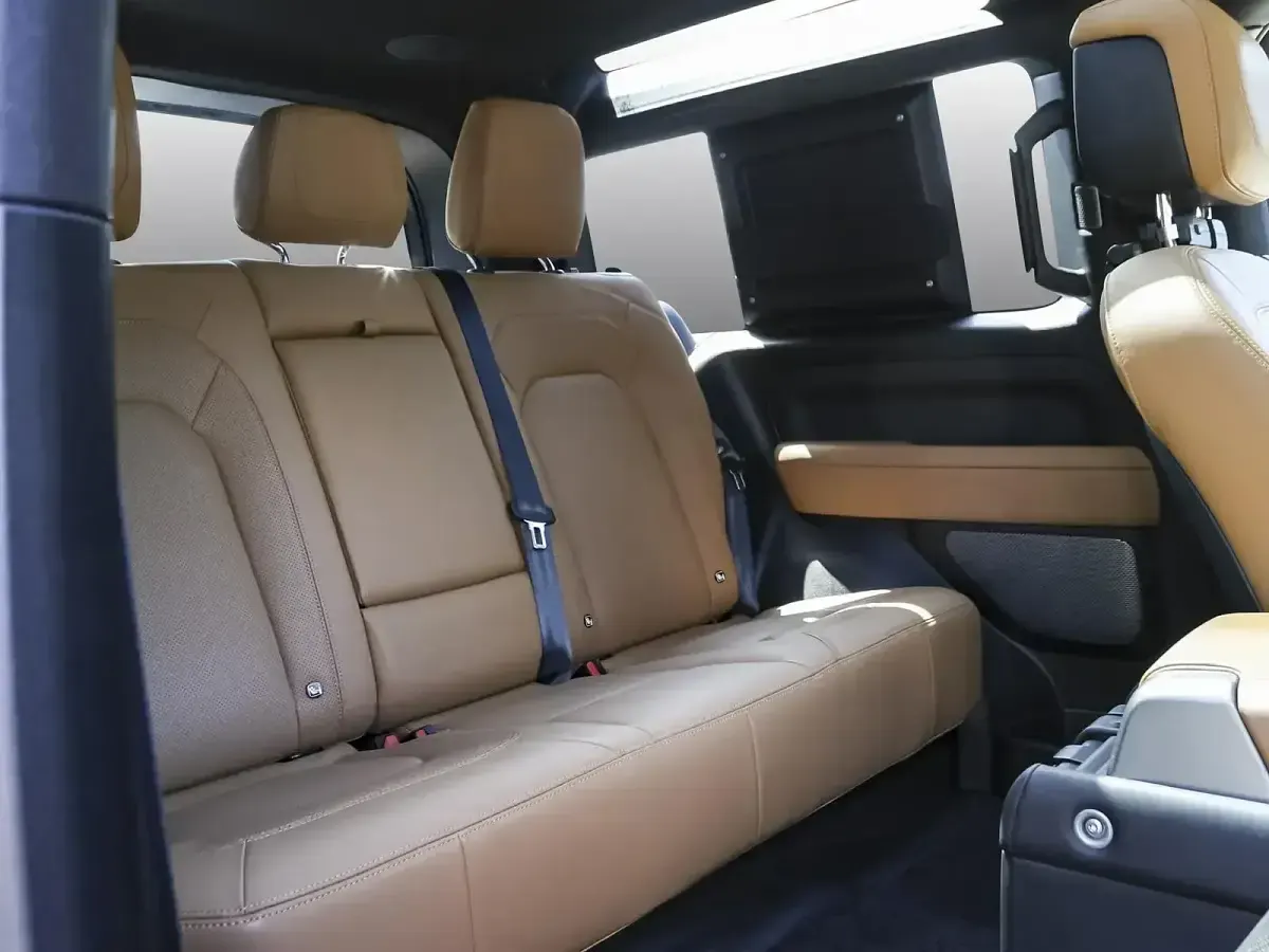 Gebraucht Land Rover Defender Black Edition 525 PS (386 kW) 2022 Schwarz SUV