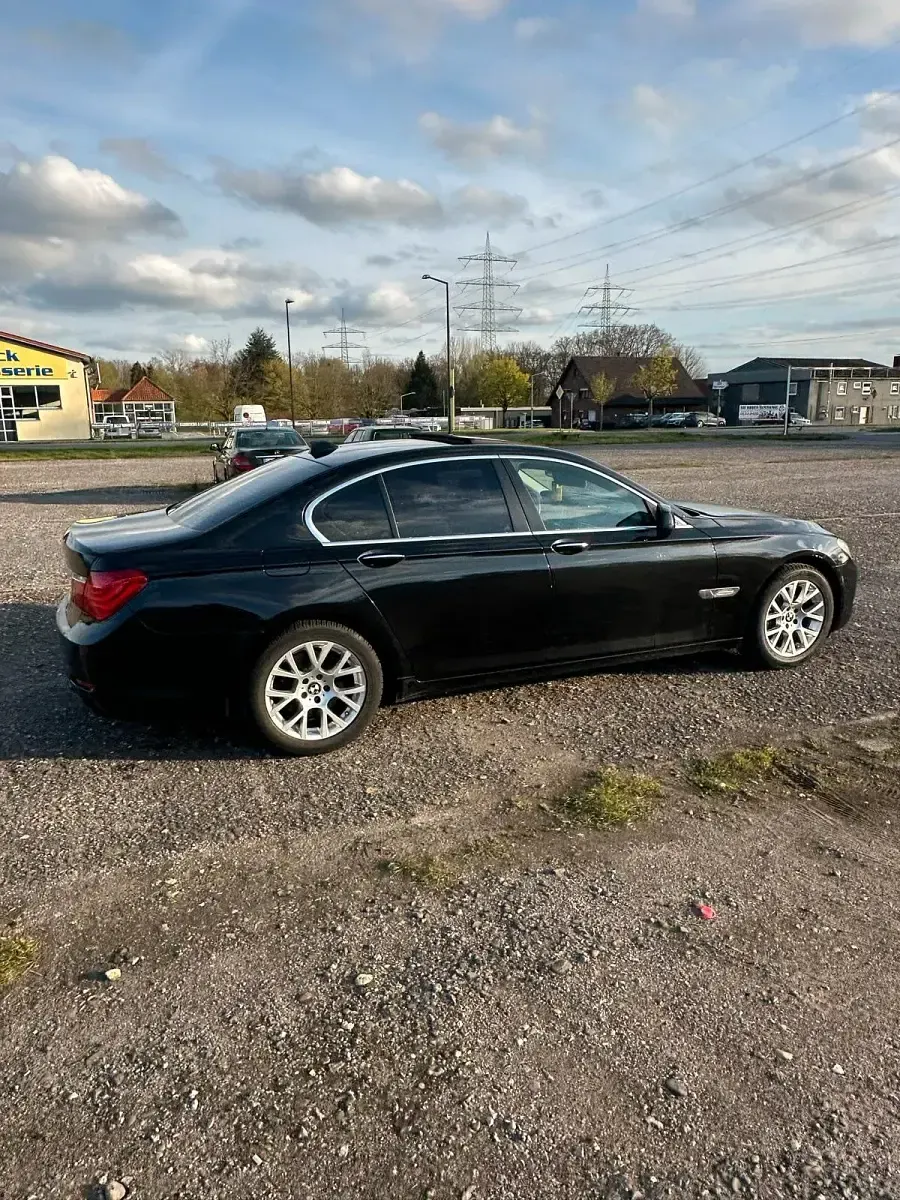 Gebraucht BMW 730 245 PS (180 kW) 2012 Schwarz Limousine