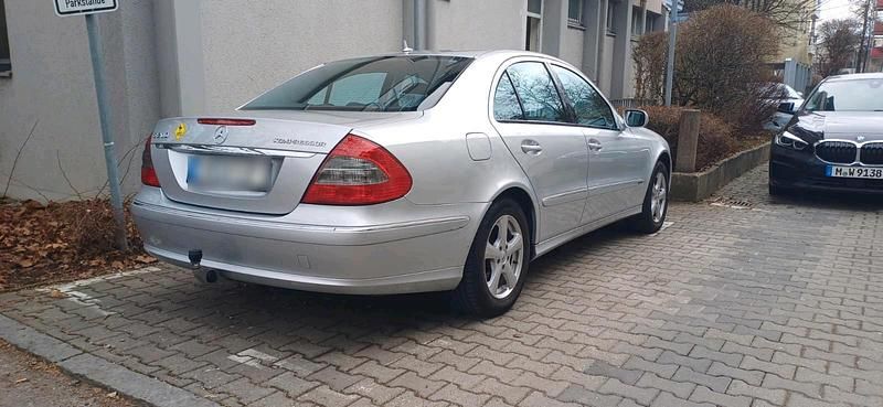 Gebraucht Mercedes E200 184 PS (135 kW) 2007 Silber Limousine