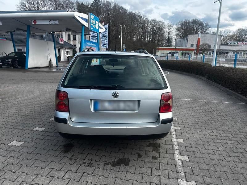 Gebraucht VW Passat 131 PS (96 kW) 2001 Silber Kombi