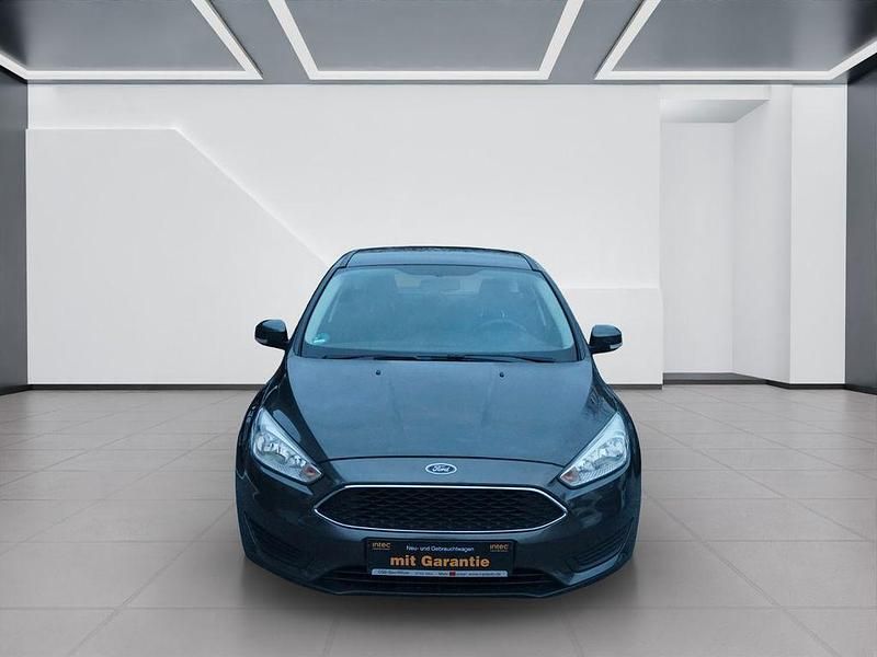 Gebraucht Ford Focus Ambiente 101 PS (74 kW) 2016 Grau Limousine