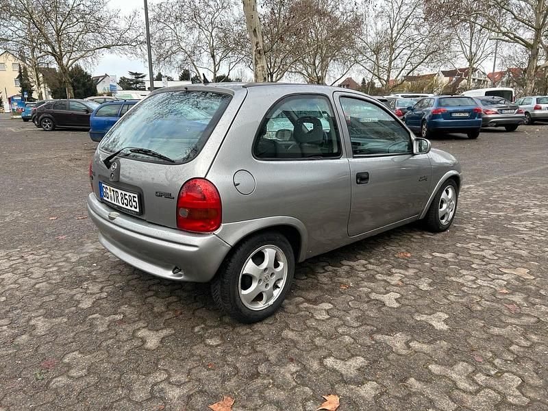 Second-hand Opel Corsa 70 CP (51 kW) 1995 Argintiu Hatchback