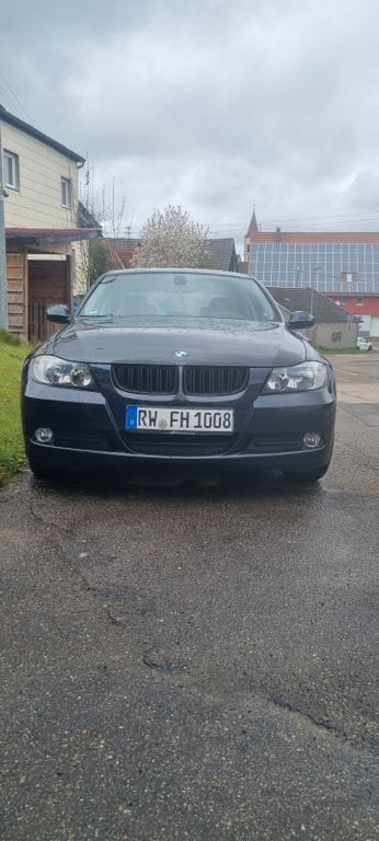 Blau Gebraucht 2006 BMW 318 Limousine | 4.300 € (Guter Preis) - Bild 1/4