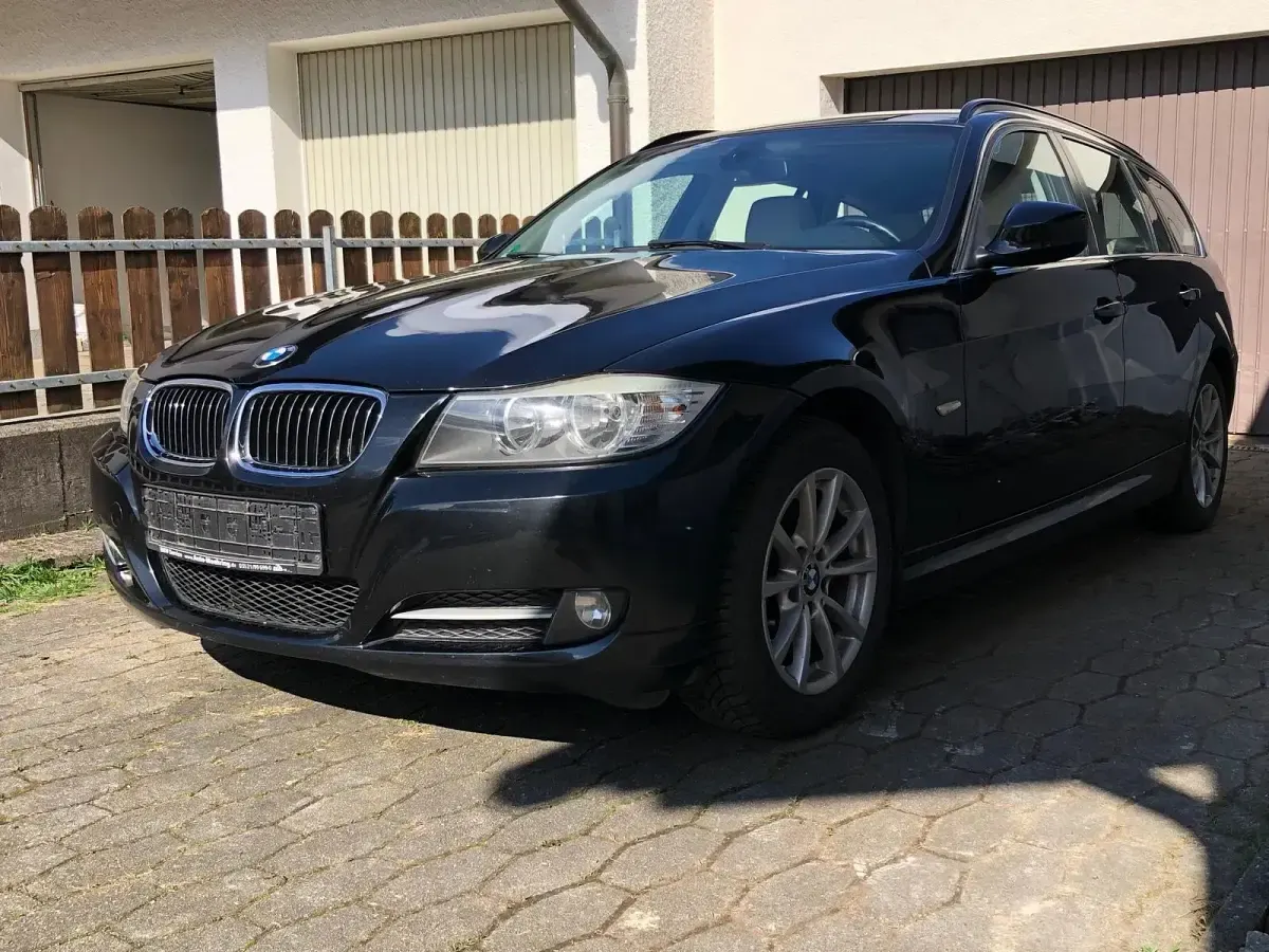 Gebraucht BMW 316 142 PS (104 kW) 2010 Schwarz Kombi