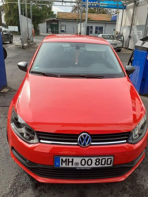 Rot Gebraucht 2015 VW Polo Comfortline Kleinwagen | 6.450 € (Superpreis) - Bild 1/4