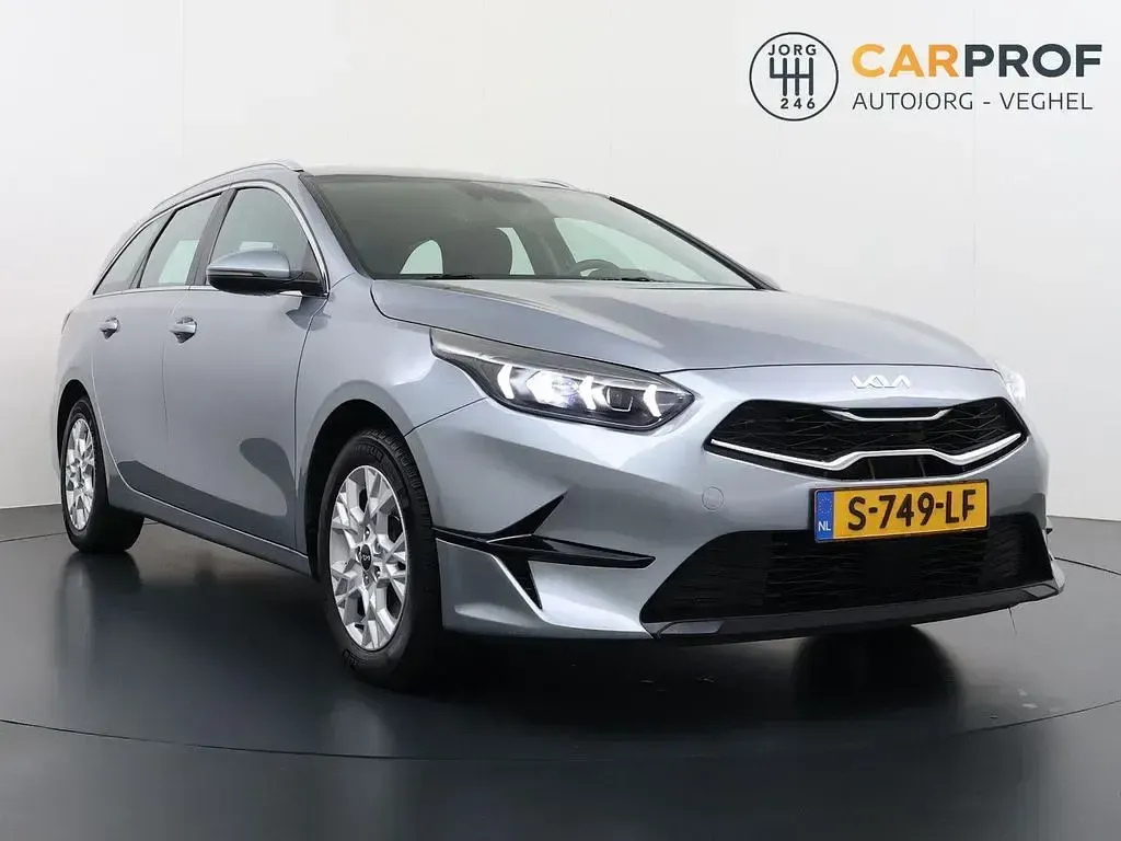 Gebraucht Kia Ceed Sportswagon 120 PS (88 kW) 2023 Grau Kombi