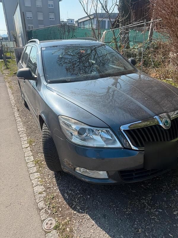 Gebraucht Skoda Octavia 105 PS (77 kW) 2010 Grau Kombi