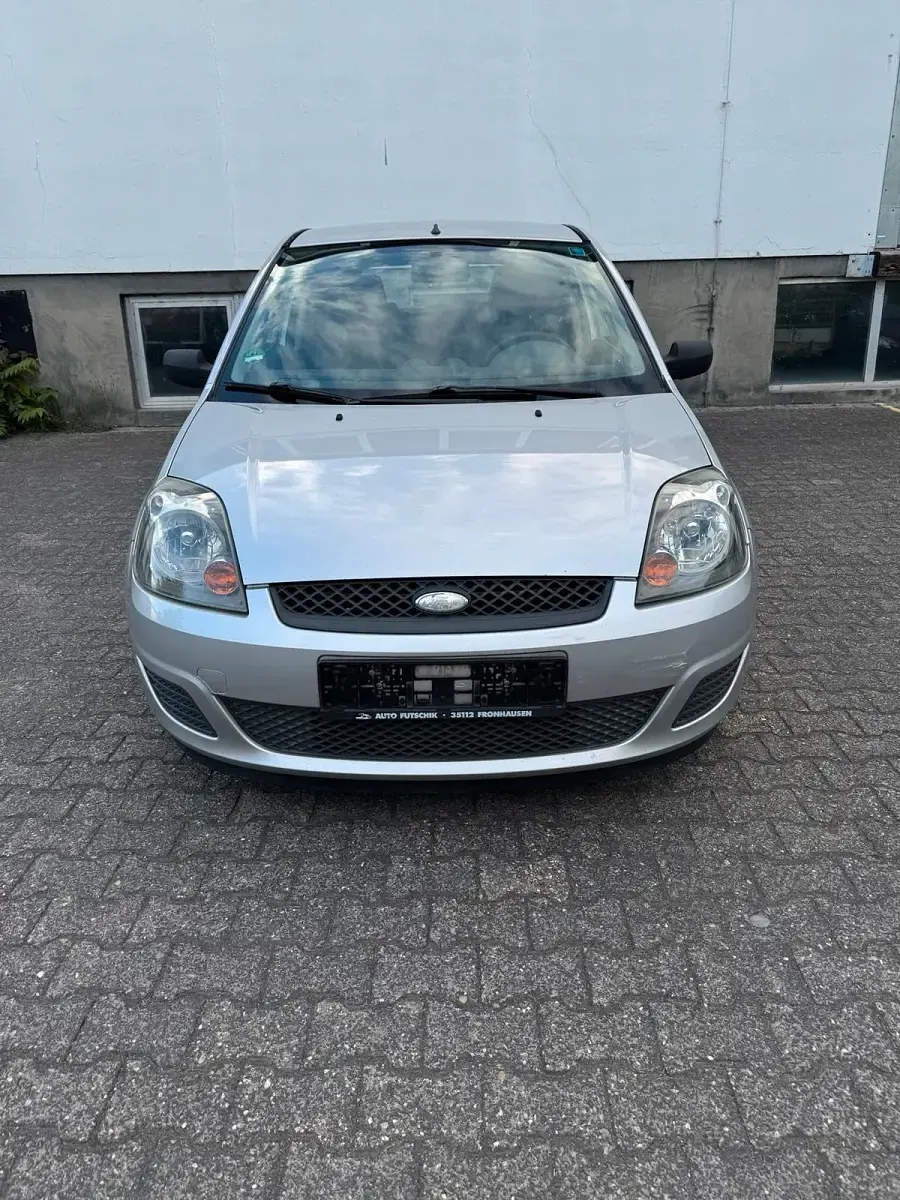 Gebraucht Ford Fiesta 60 PS (44 kW) 2007 Silber Kleinwagen