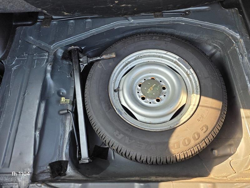 Gebraucht Mercedes E230 136 PS (100 kW) 1984 Blau Limousine