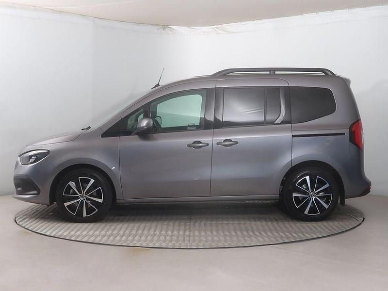 Grau Gebraucht 2023 Mercedes T180 Progressive Van / Kleinbus | 26.990 € (Fairer Preis) - Bild 1/4