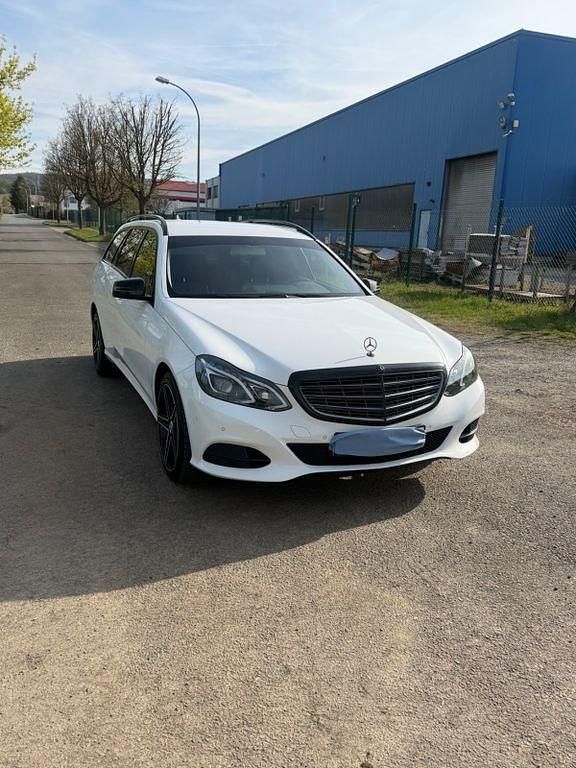 Gebraucht Mercedes E200 136 PS (100 kW) 2014 Weiß Limousine