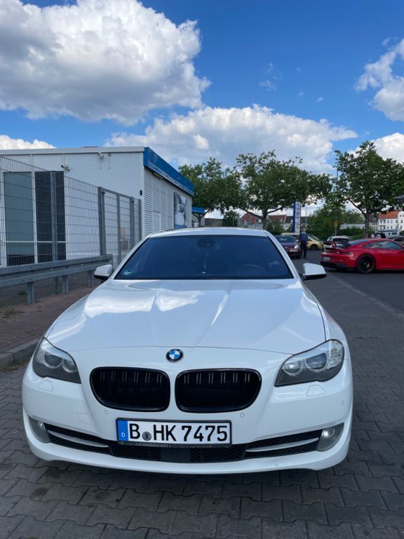Weiß Gebraucht 2010 BMW 530 Limousine | 13.000 € (Fairer Preis) - Bild 1/4
