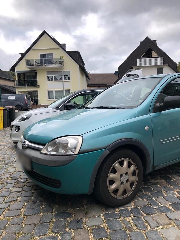 Grün Gebraucht 2003 Opel Corsa Kleinwagen | 300 € - Bild 1/4