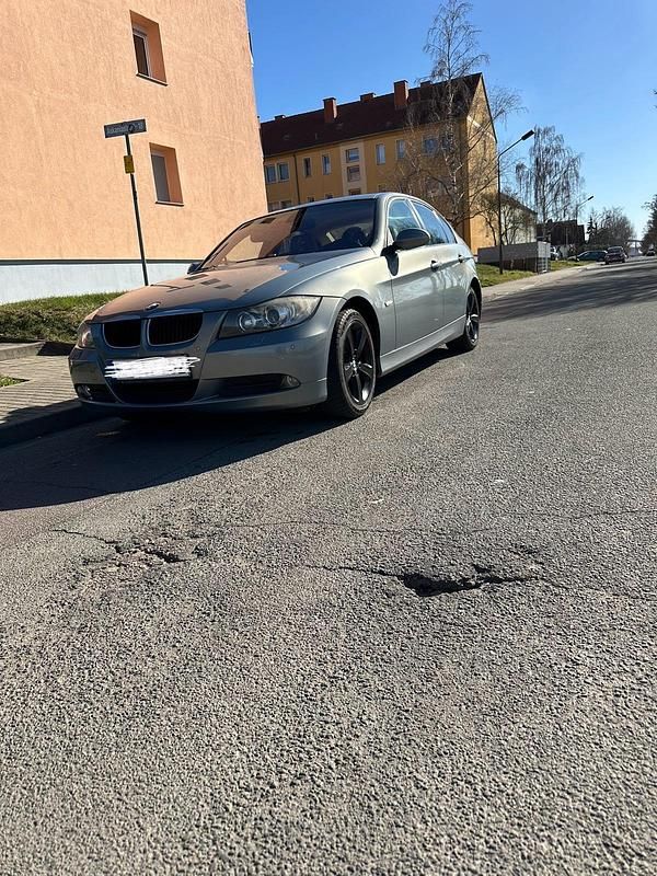 Blau Gebraucht 2006 BMW 318 Limousine | 3.300 € (Fairer Preis) - Bild 1/4