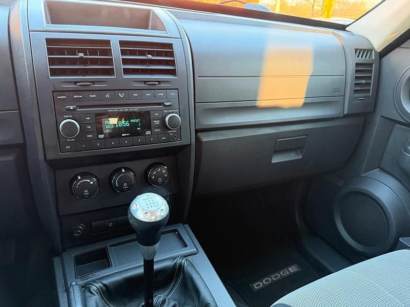 Second-hand Dodge Nitro 177 CP (130 kW) 2007 Negru SUV