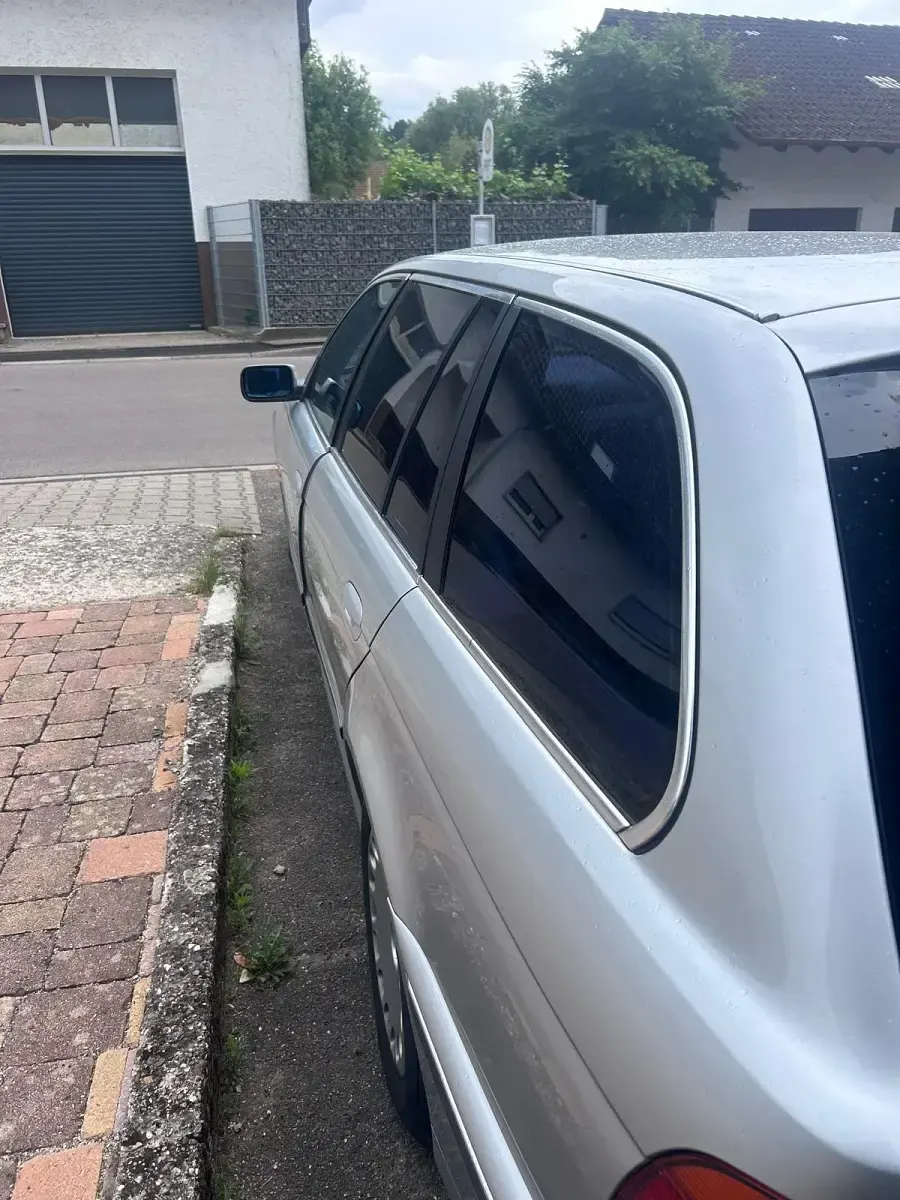 Gebraucht BMW 520 150 PS (110 kW) 2000 Silber Kombi