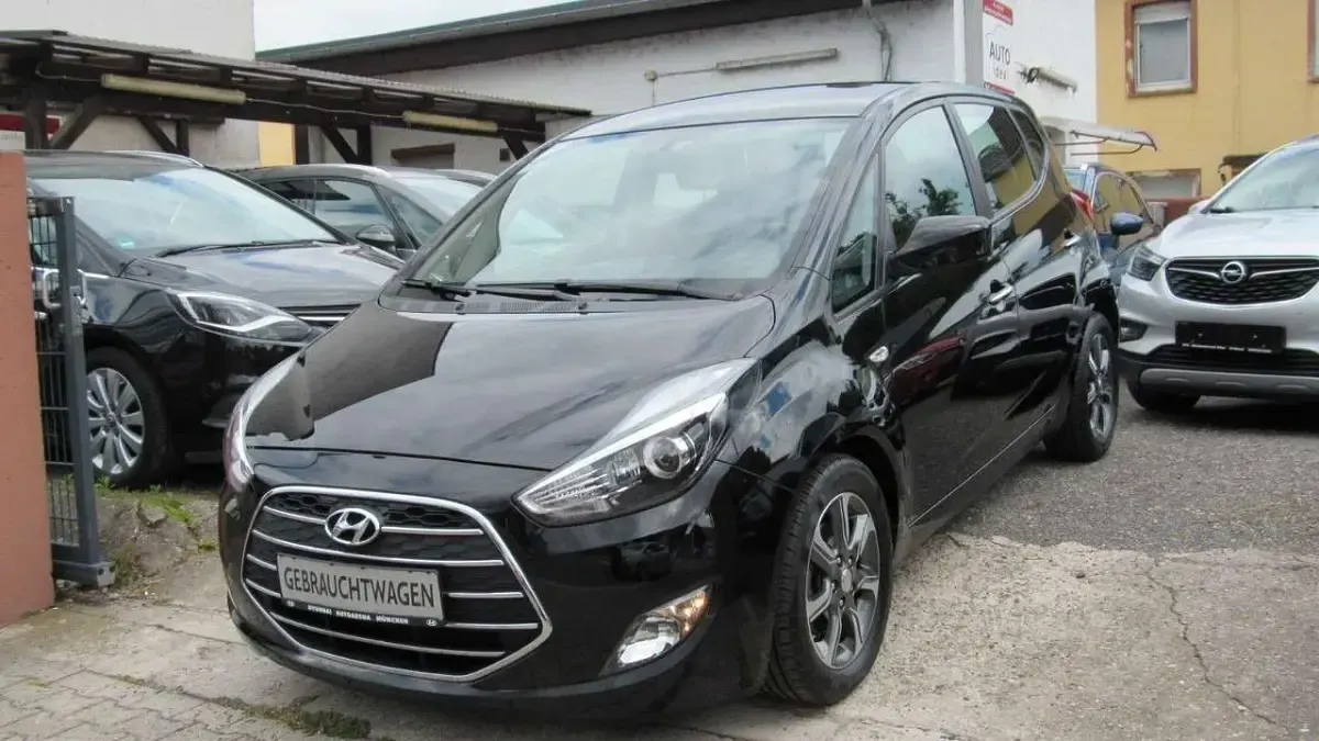 Gebraucht Hyundai ix20 Space Plus 125 PS (91 kW) 2017 Schwarz Kleinwagen