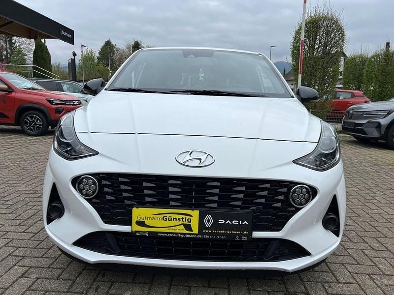 Gebraucht Hyundai i10 Trend 67 PS (49 kW) 2023 Weiß Kleinwagen