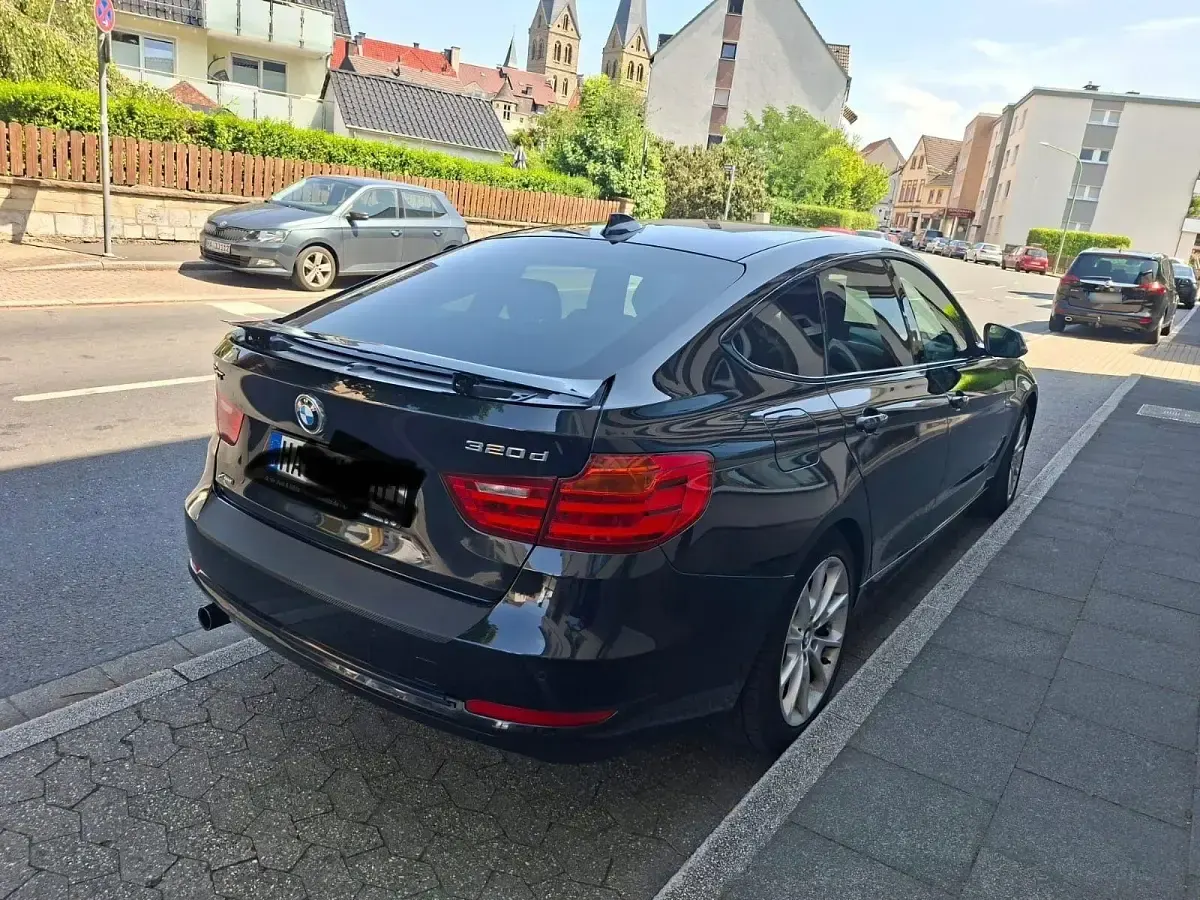 Gebraucht BMW 320 Sport Line 184 PS (135 kW) 2013 Schwarz Limousine