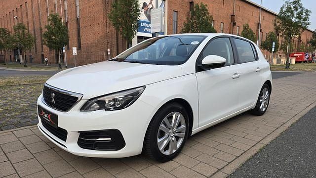 Weiss Gebraucht 2020 Peugeot 308 Active Limousine | 8.991 € (Guter Preis) - Bild 1/4