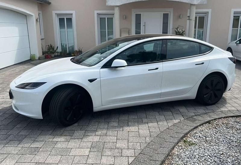 Weiß Gebraucht 2024 Tesla Model 3 RWD Limousine | 36.499 € (Superpreis) - Bild 1/4