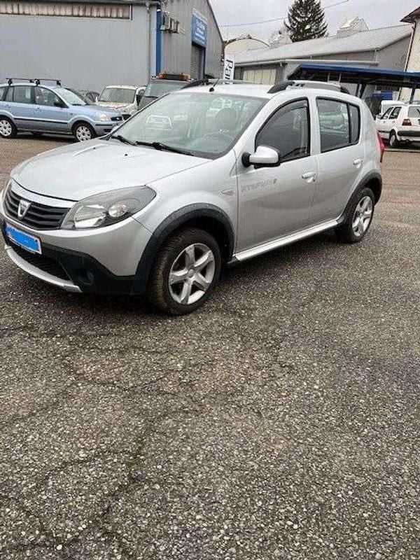 Gebraucht Dacia Sandero Stepway 84 PS (61 kW) 2012 Platingrau Kleinwagen