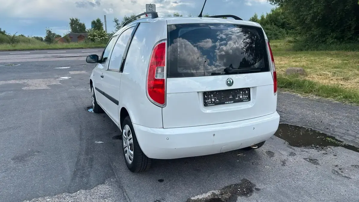 Gebraucht Skoda Roomster 75 PS (55 kW) 2011 Weiß Van / Kleinbus