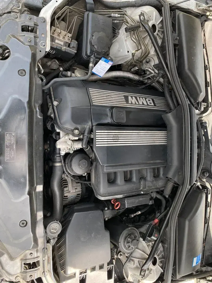 Käytetty BMW 525 Performance 192 HP (141 kW) 2003 Hopea Sedan