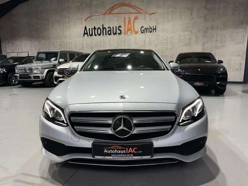 Gebraucht Mercedes E220 194 PS (142 kW) 2018 Iridiumsilber  metalliclack Limousine