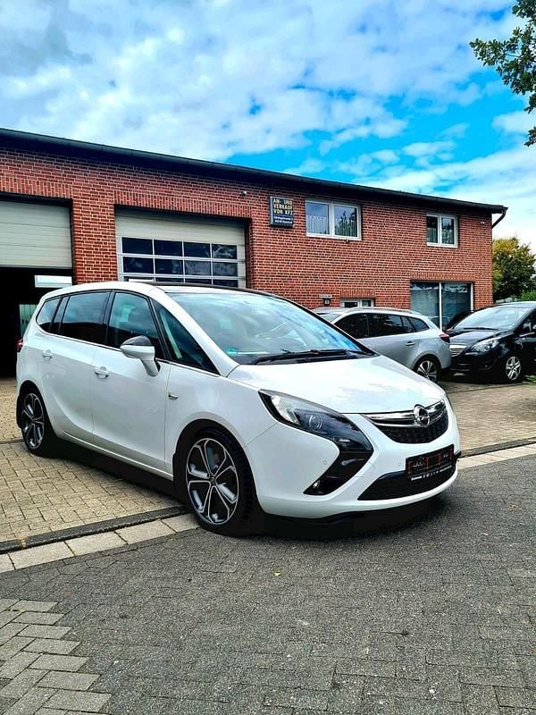 Weiß Gebraucht 2013 Opel Zafira Van / Kleinbus | 6.899 € (Etwas zu teuer) - Bild 1/4