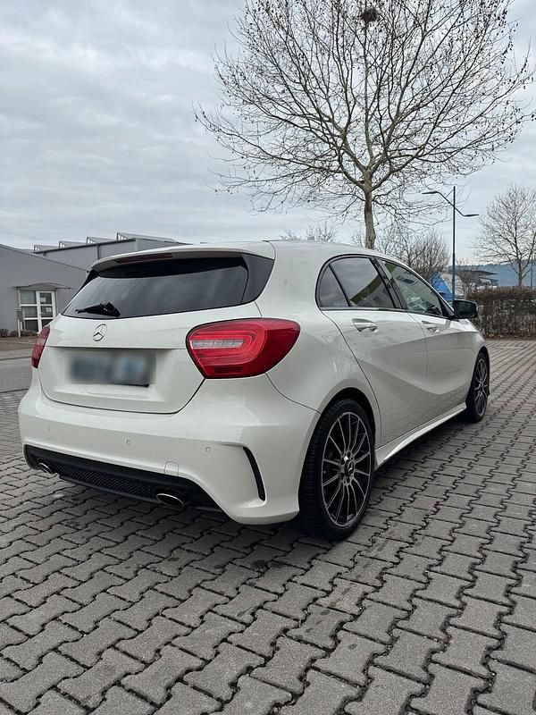 Gebraucht Mercedes A250 AMG line 211 PS (155 kW) 2014 Weiß Limousine